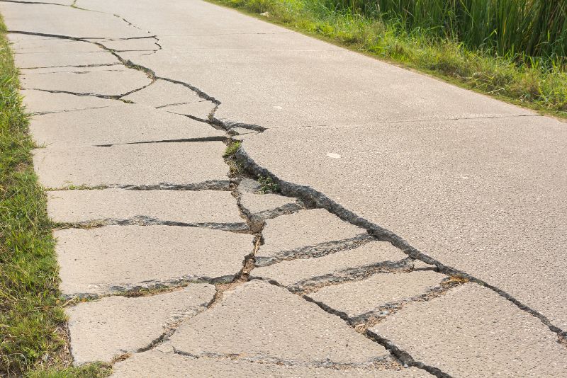 cracked concrete driveway