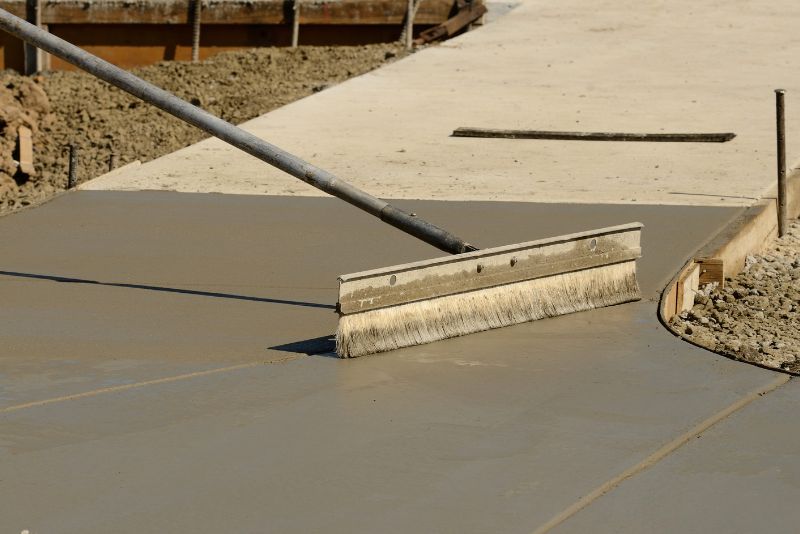 broom finish on concrete surface